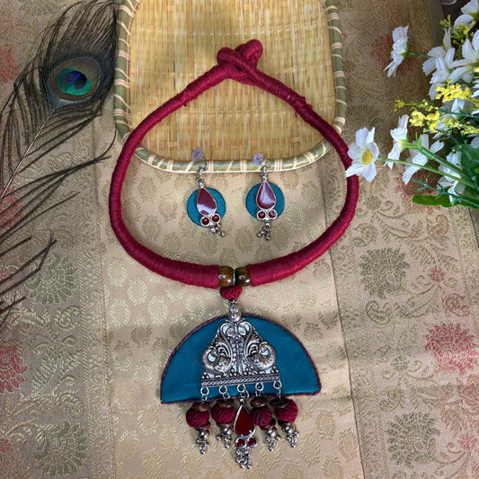Green And Red Necklce Set