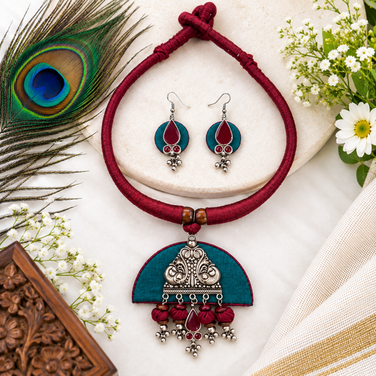 Green And Red Necklce Set