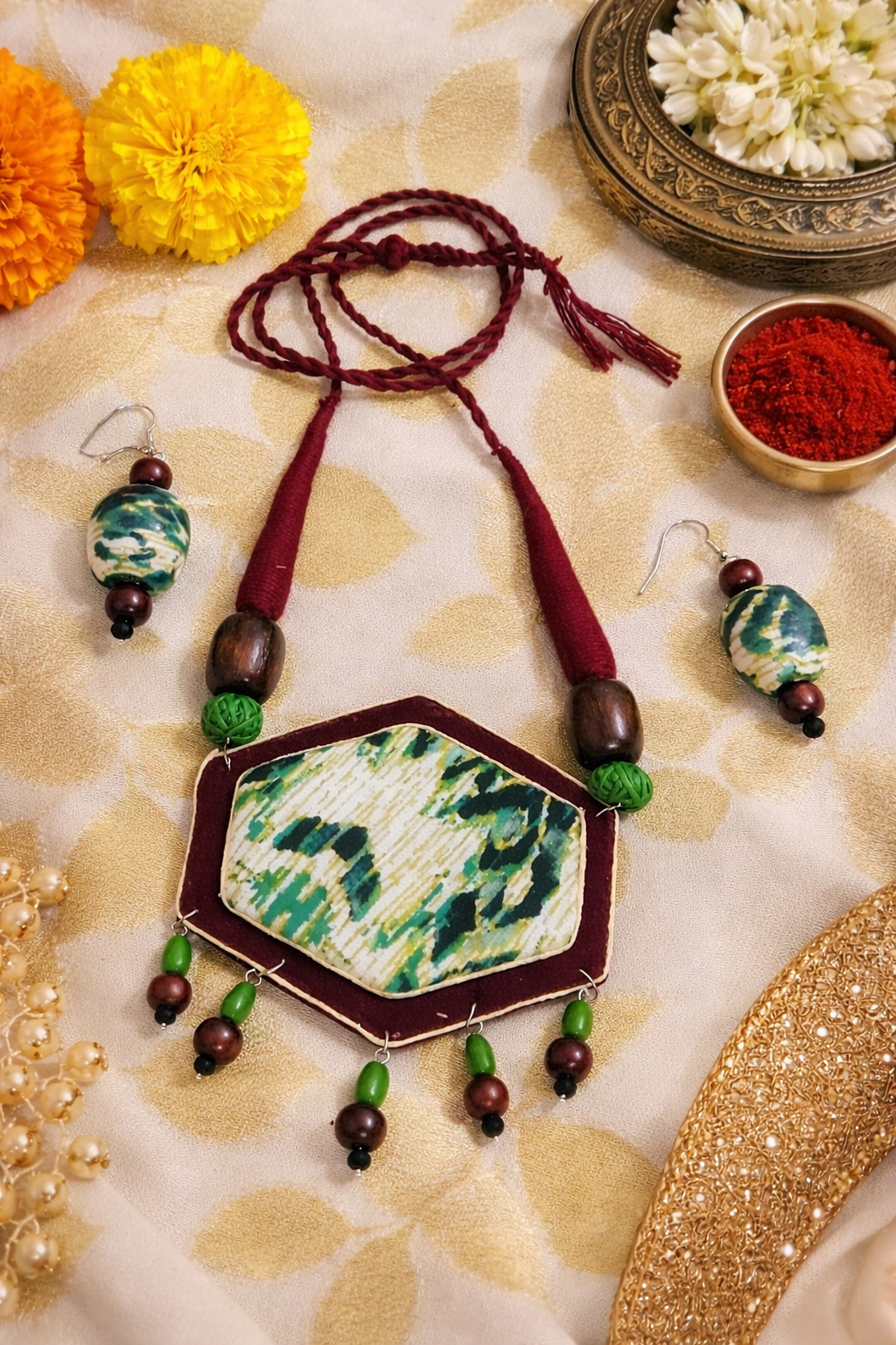 Maroon and Green Necklace set