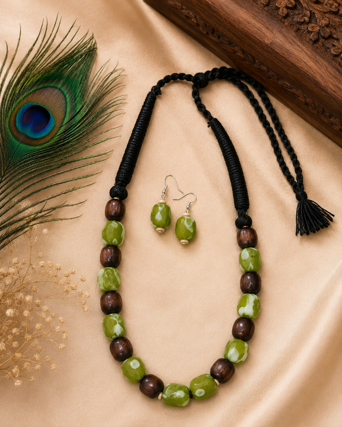 Green wooden bead set